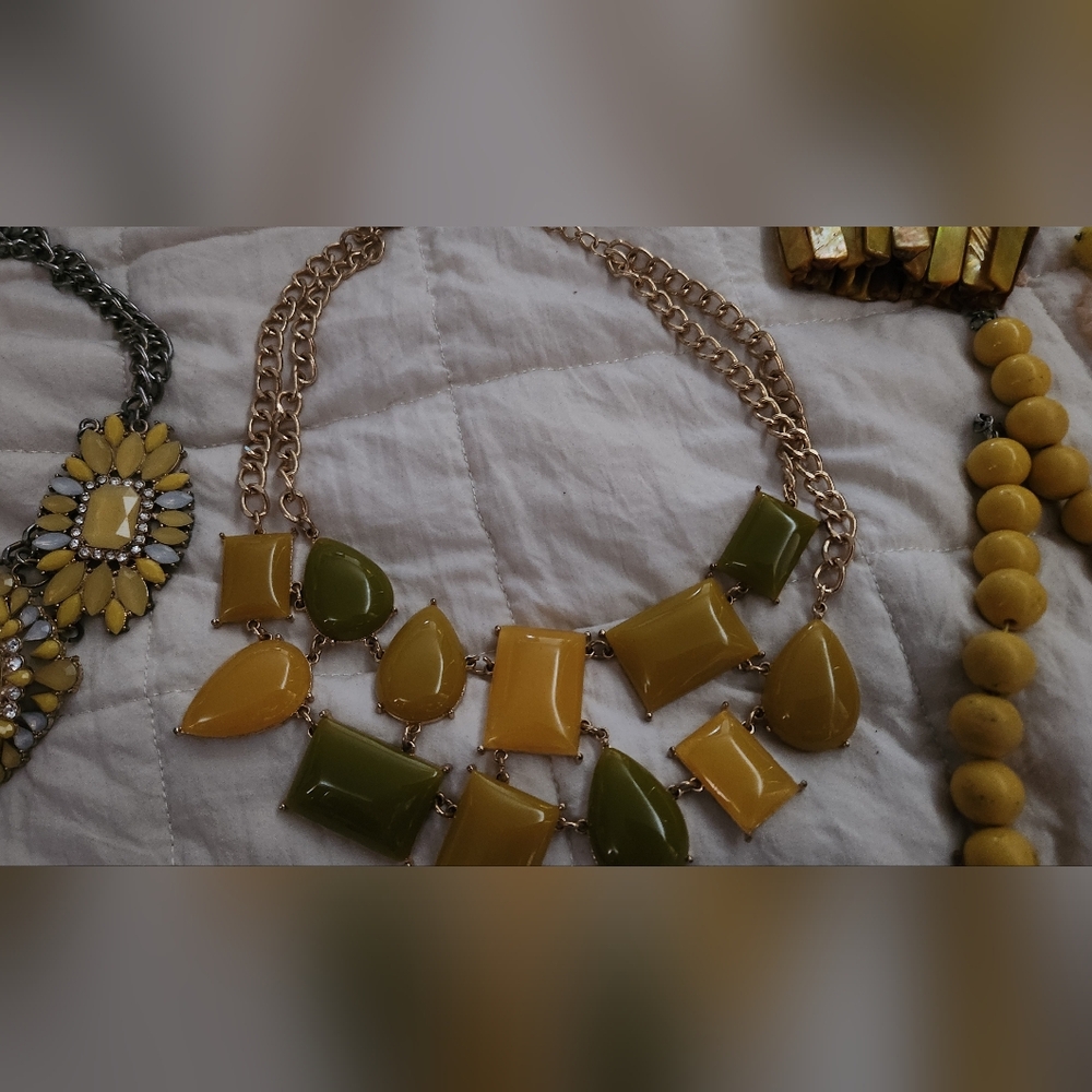 Costume Jewelry Lot - Picture 4 of 8